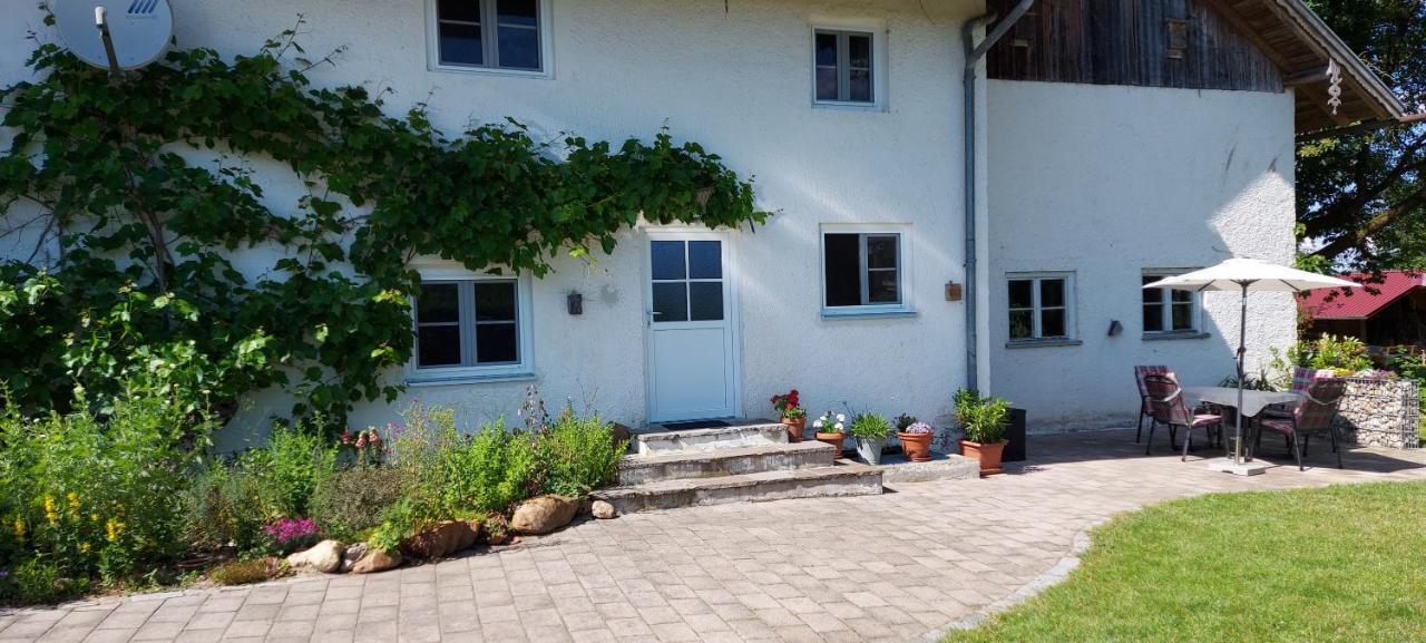 Ruhig Gelegene Ferienwohnung Im Gruenen Mit Terrasse Und Kleinem Garten Rotthalmuenster Exterior photo