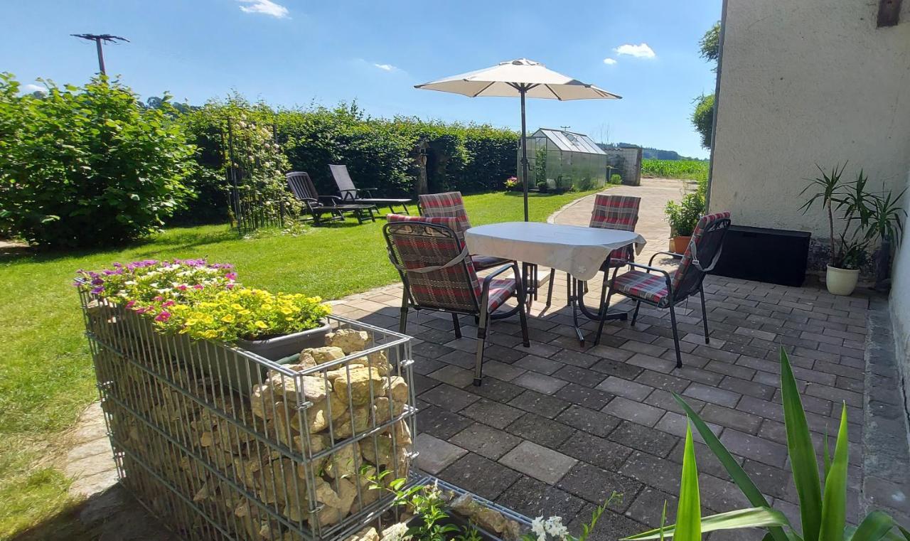Ruhig Gelegene Ferienwohnung Im Gruenen Mit Terrasse Und Kleinem Garten Rotthalmuenster Exterior photo